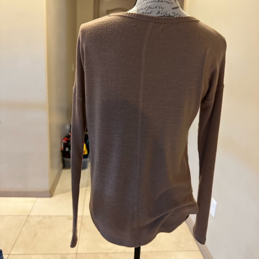 sand color long sleeve essential - Picture 2 of 2